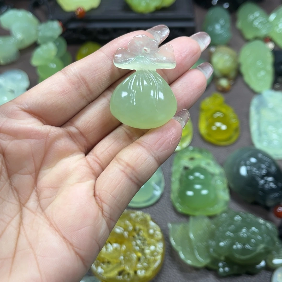 蛇纹石玉未镶嵌颈饰