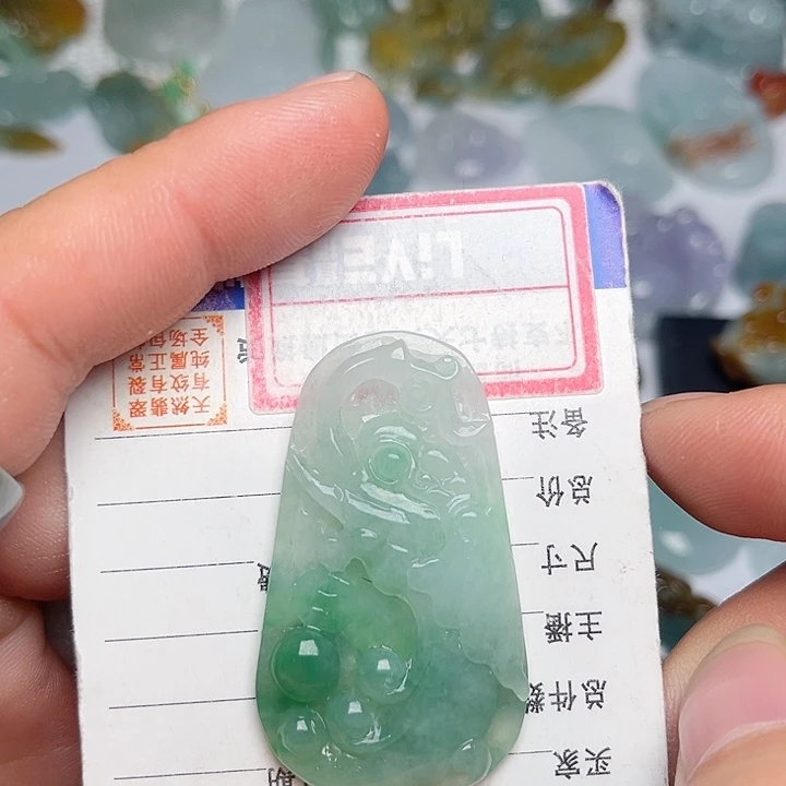 翡翠颈饰未镶嵌大象