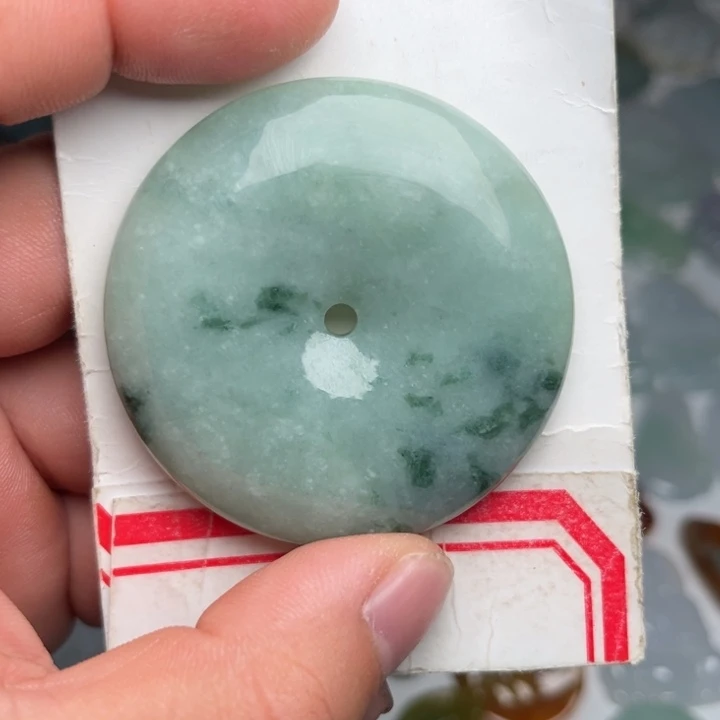 翡翠未镶嵌颈饰平安扣