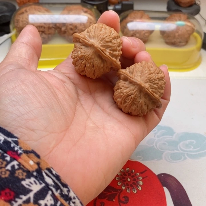 文玩核桃吊坠37+金牛