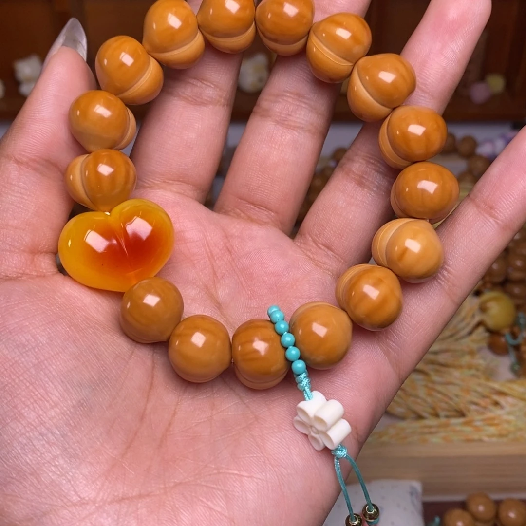 吊坠猴头核桃 16➕ 玻璃底高定柯基手串➕爱心小白花