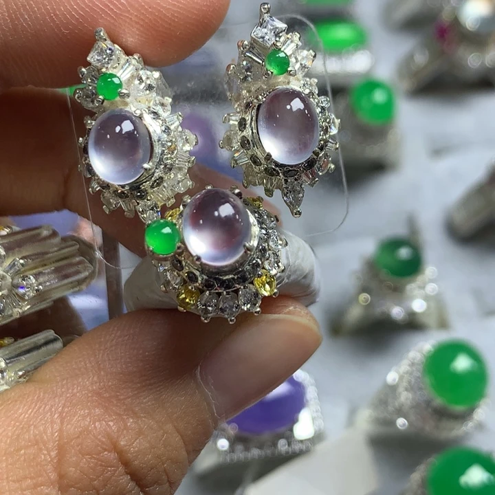 翡翠未镶嵌戒指铜托，卖裸石，需要二次镶嵌