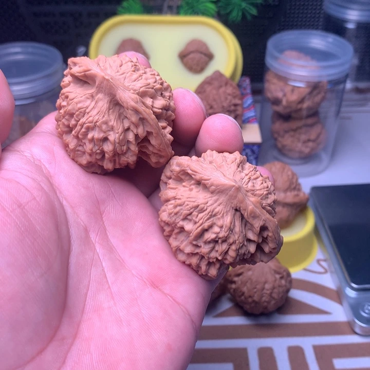文玩核桃吊坠大官帽
