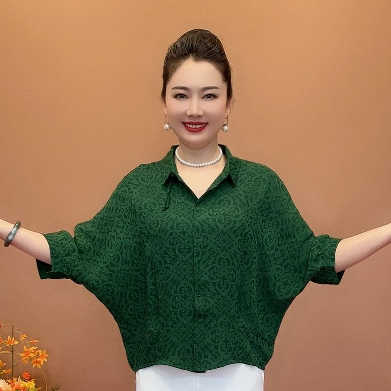 时尚翻领休闲衬衫新款2025七分洋气百搭宽松蝙蝠衫遮肉妈妈