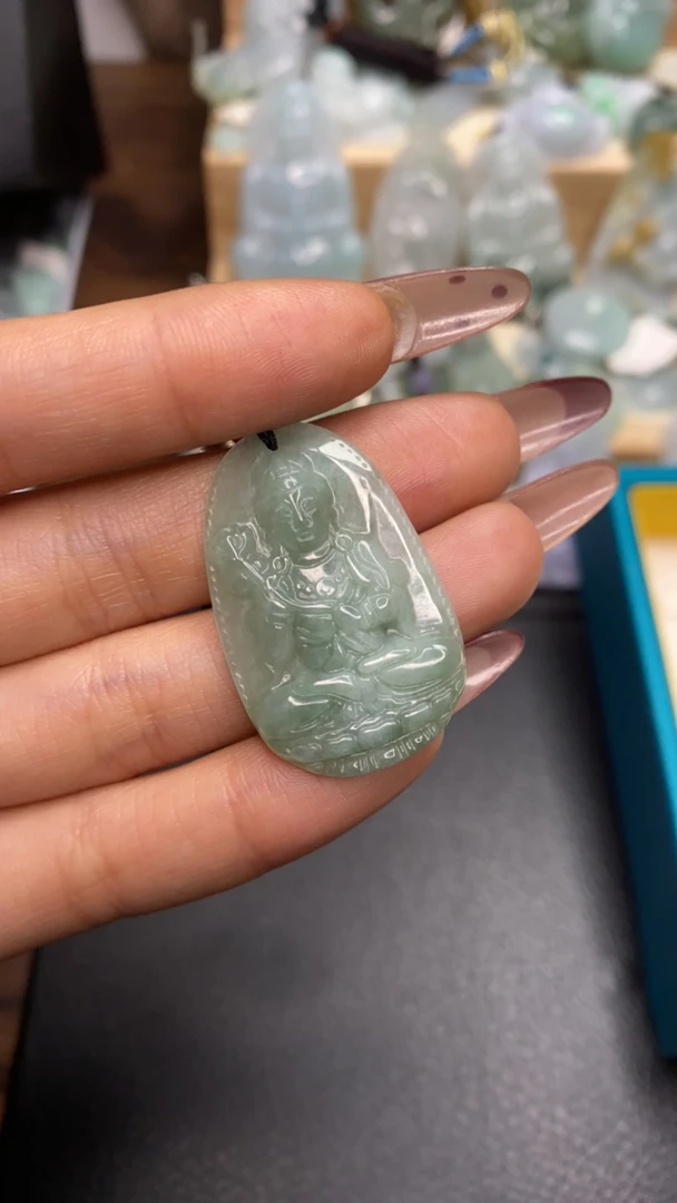 天然翡翠大势至菩萨吊坠