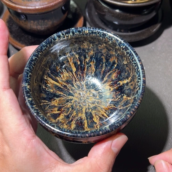 茶盏我在开会没时间和他们