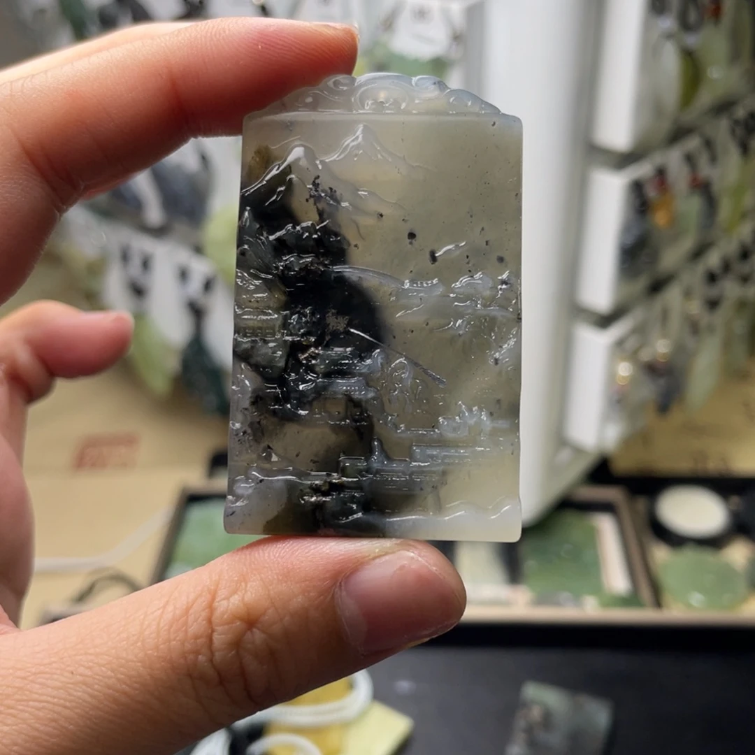 岫玉颈饰未镶嵌达*刘山水