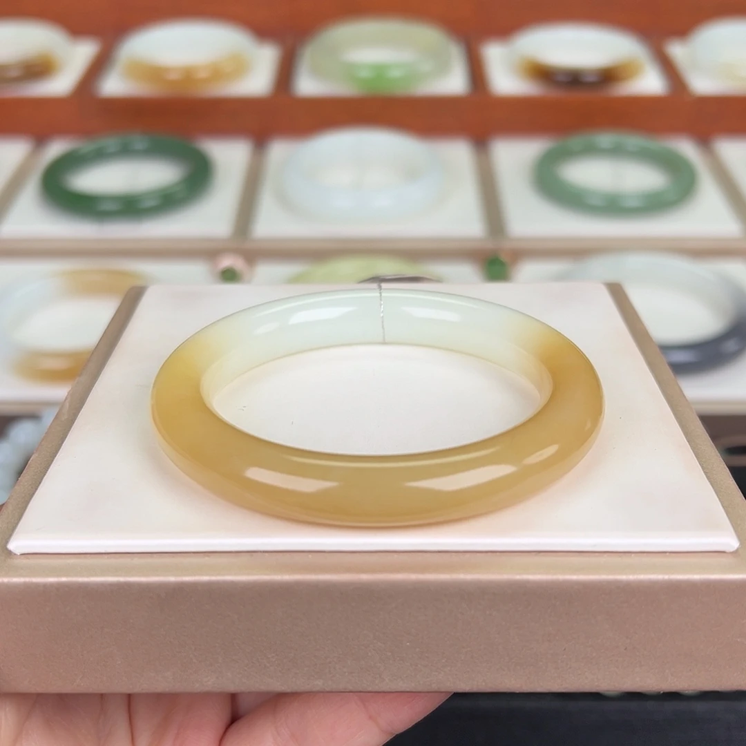 和田玉未镶嵌手镯糖白