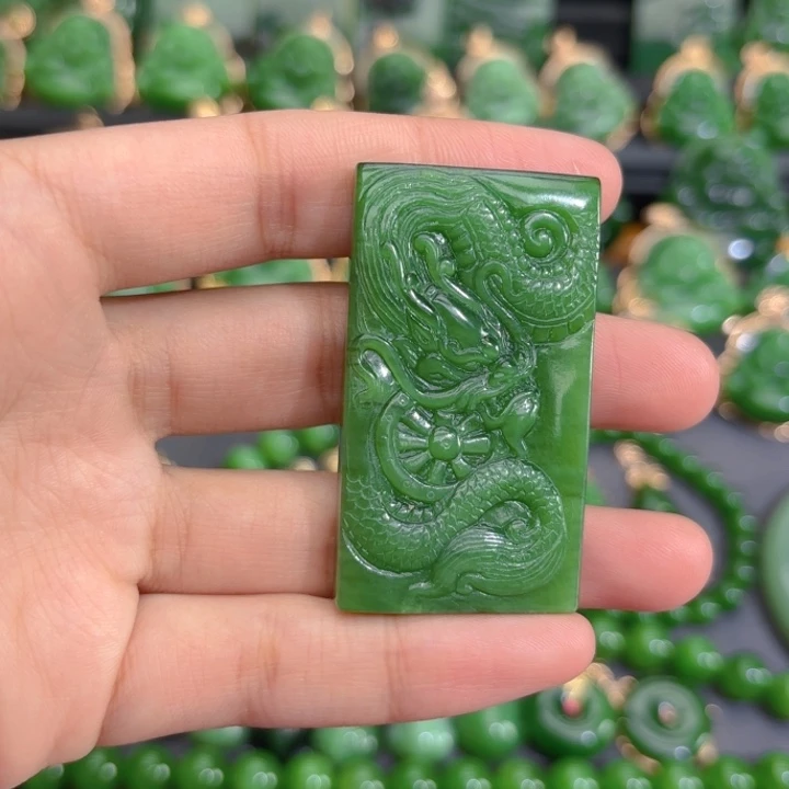 颈饰未镶嵌和田玉（碧玉）