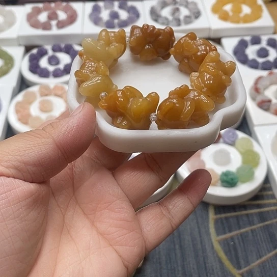 石英质玉（非洲翠）合金手串