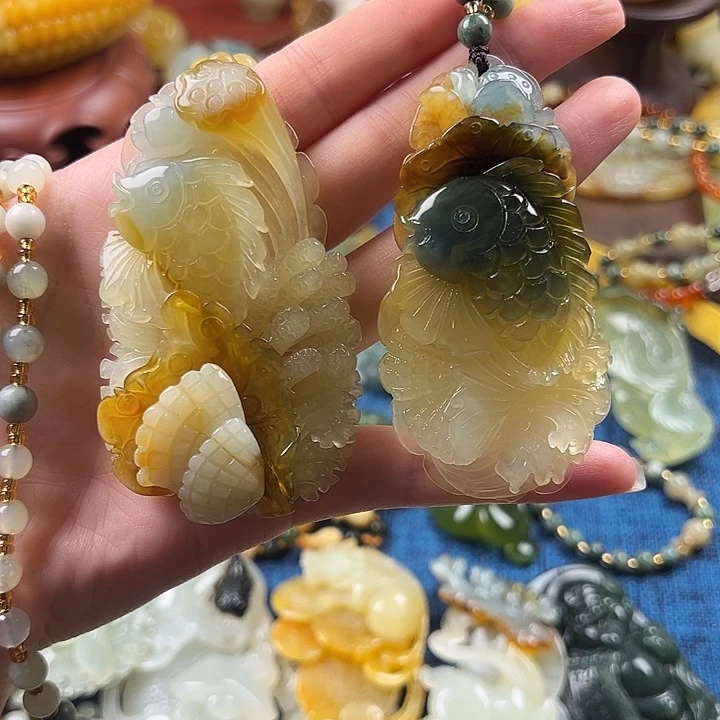 陇***业蛇纹石玉合金颈饰