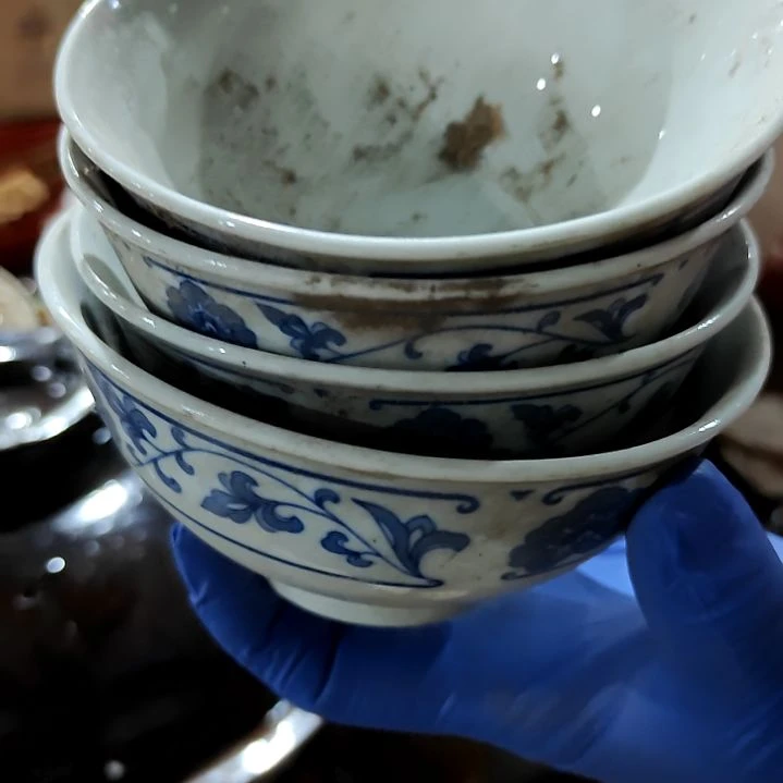 瓷片?****?盘子碗茶壶啥都有