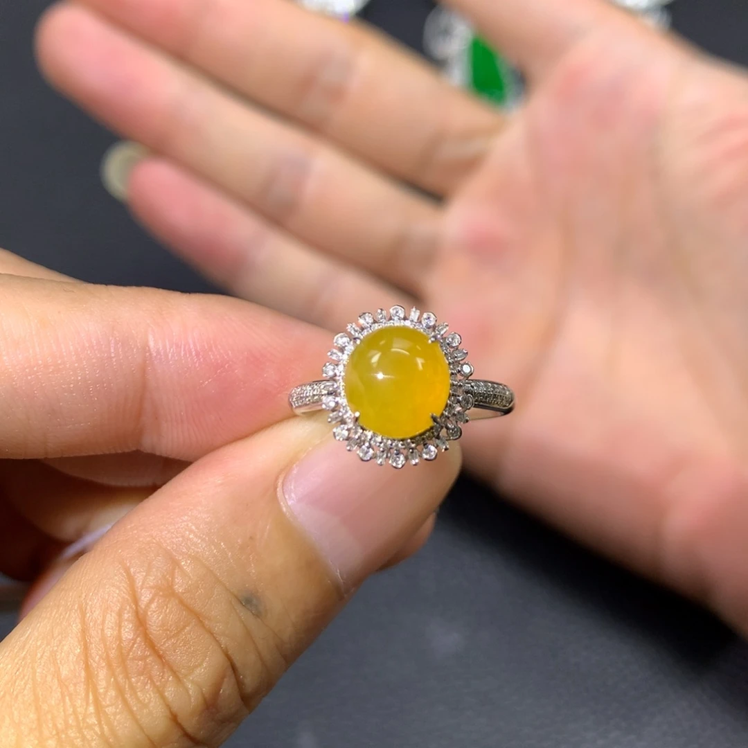 翡翠戒指18K金镶嵌翡翠