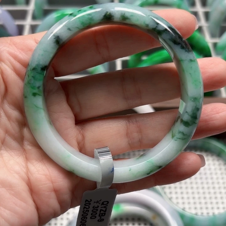 翡翠未镶嵌手镯缅甸天然