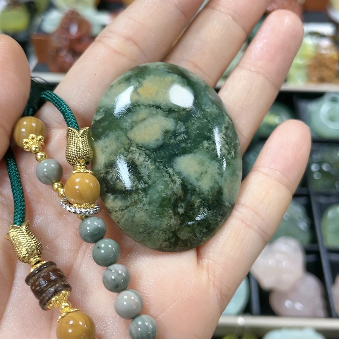 蛇纹石玉颈饰合金