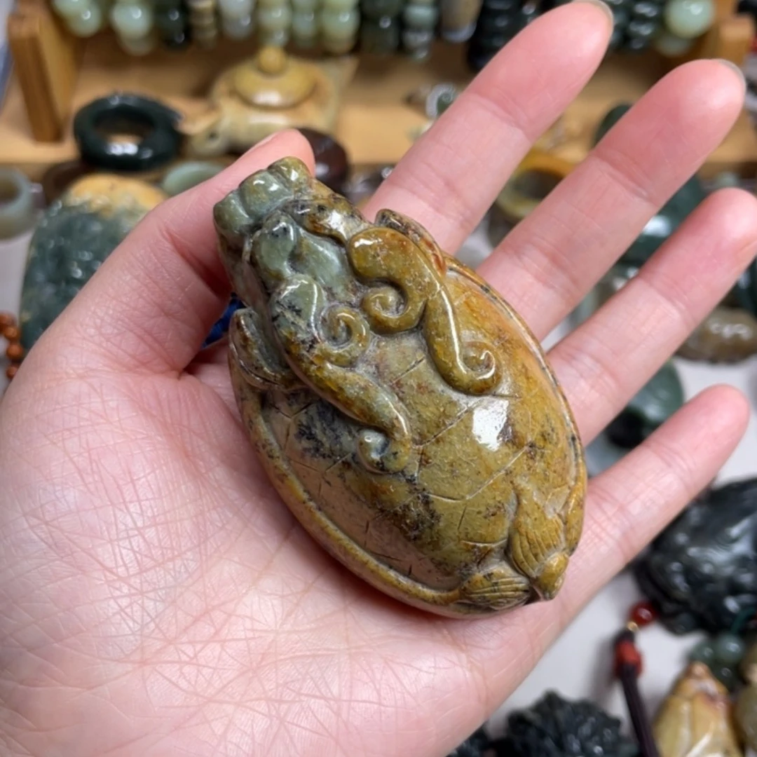 【闪购商品】未镶嵌岫岩河磨玉（透闪石质玉）把件