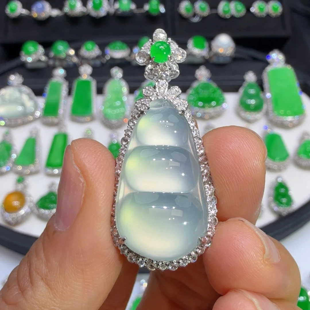 翡翠18K金镶嵌颈饰收到货48小时鉴赏期