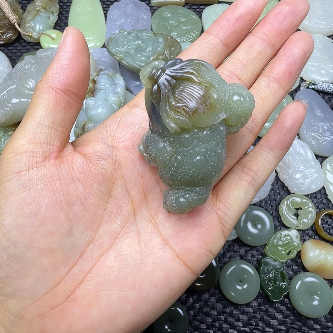 和田玉未镶嵌吊坠(赠链)