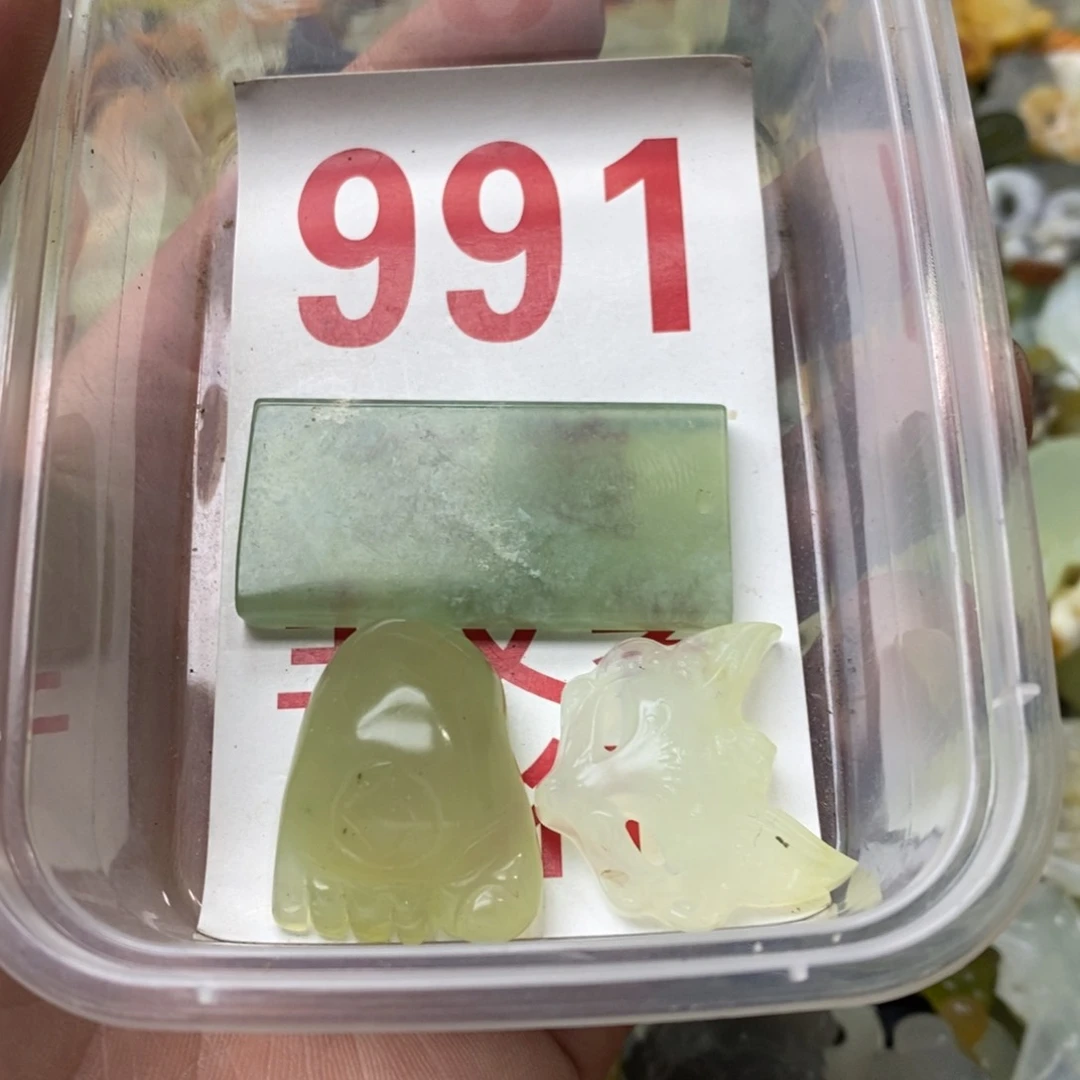 蛇纹石玉挂坠未镶嵌