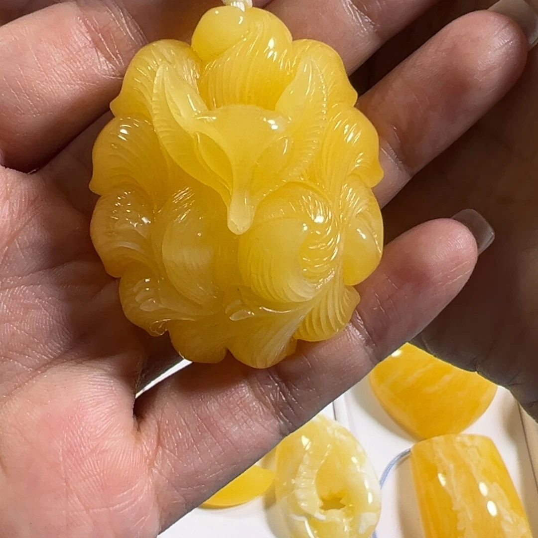 小***嘟琥珀颈饰未镶嵌蜜蜡