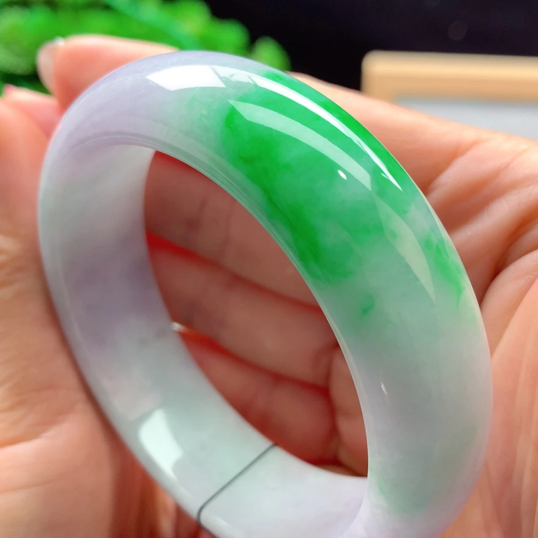 未镶嵌手镯翡翠最****）付订金2，未付4.98万