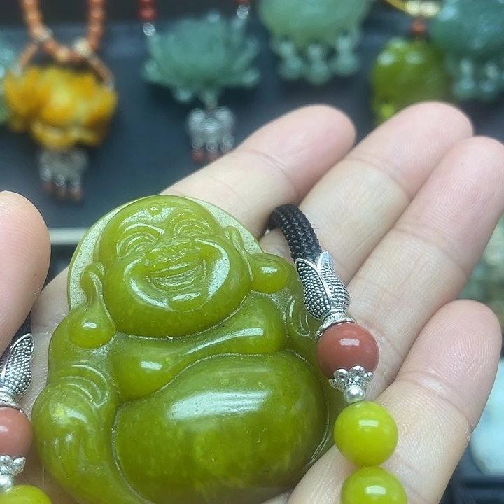 未镶嵌蛇纹石玉颈饰
