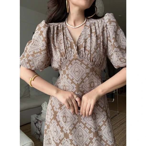 夏季轻奢气质感藤蔓印花显瘦围裹式收腰碎花连衣裙