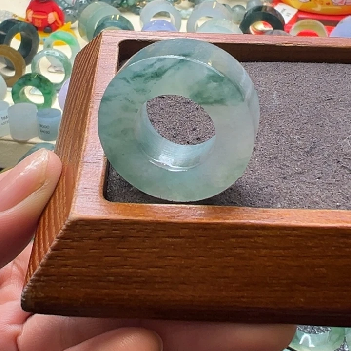 定制翡翠未镶嵌翡翠有裂