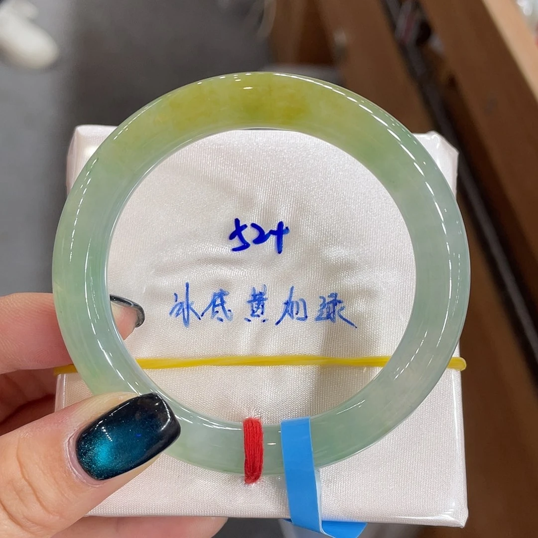翡翠手镯未镶嵌缅甸天然翡翠