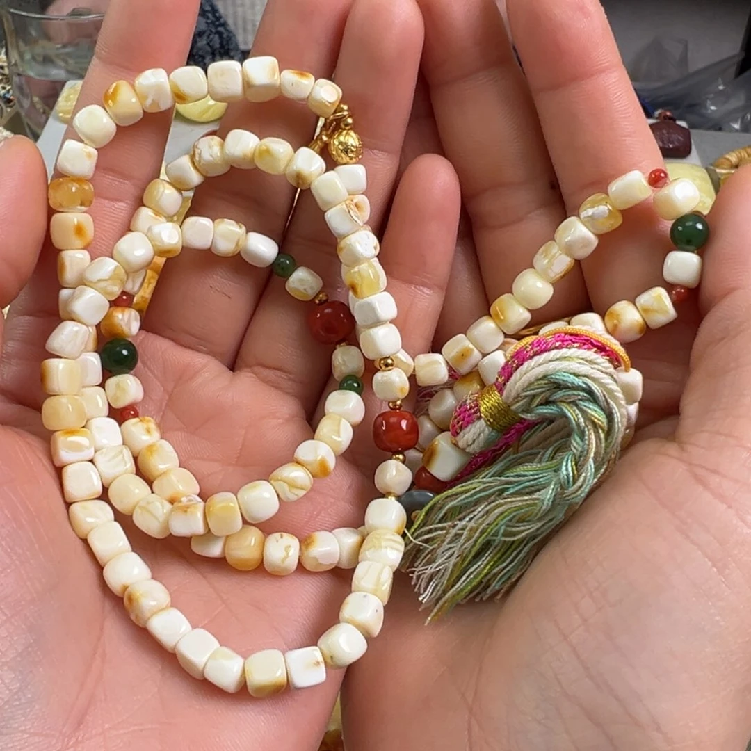 蜜蜡裸石未镶嵌蜜蜡