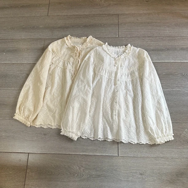 ALJ356春新小清新精致刺绣绵花边开衫打底衬衣。