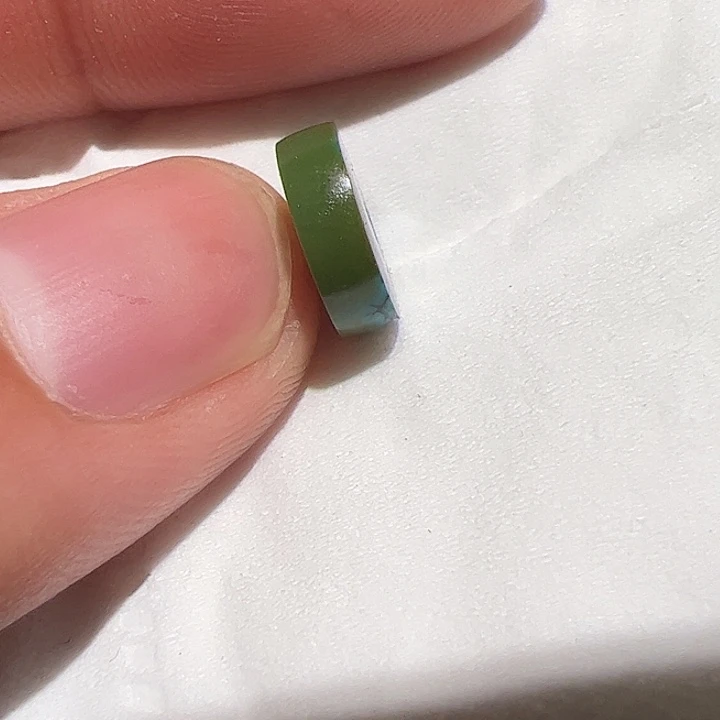 玻璃颈饰在这里的