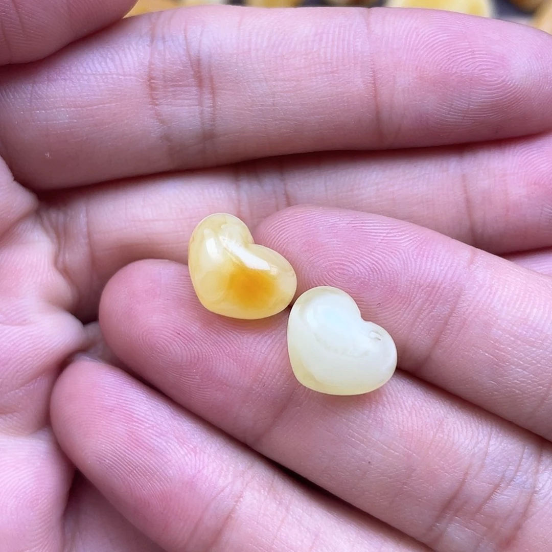 未镶嵌琥珀裸石鱼*草蜜蜡