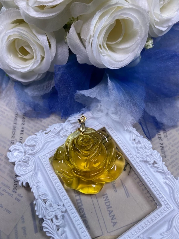 黄色花吊坠发一个L119（带扣子）