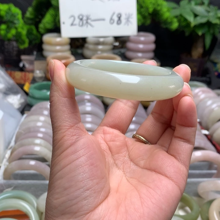 石英质玉（佘太翠）未镶嵌手镯56.6