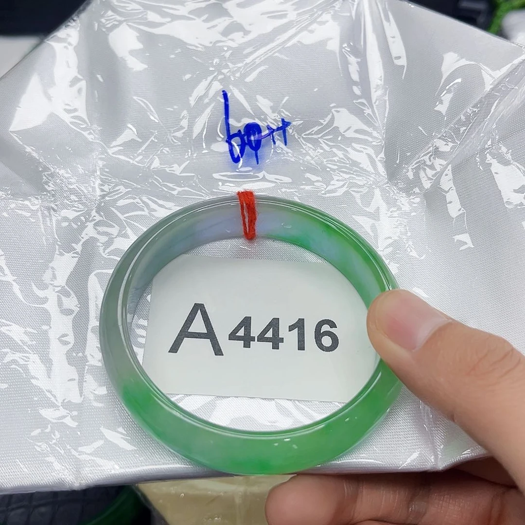 翡翠手镯未镶嵌明*手镯