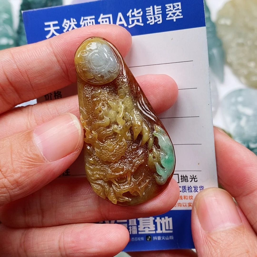 翡翠未镶嵌颈饰龙牌