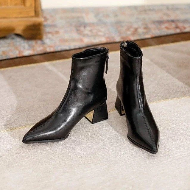 秋冬短靴平口方跟女靴高跟短筒靴尖头时尚靴子百搭马丁靴女雪地靴