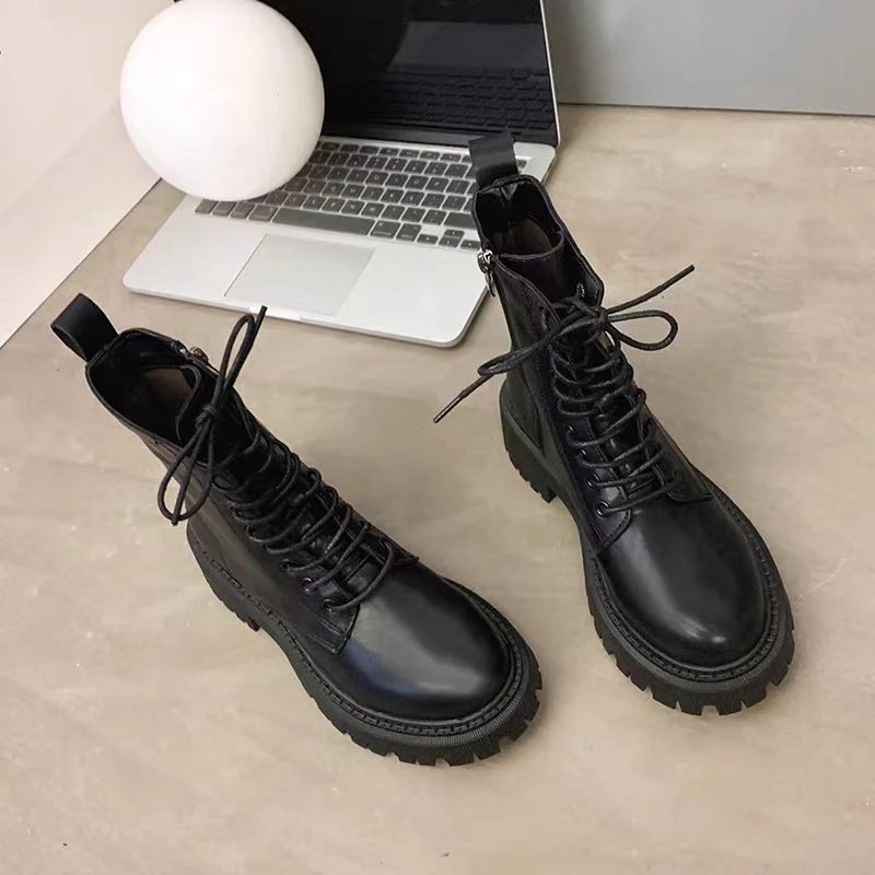 66-601  新款时尚平底系带时装马丁靴四季款