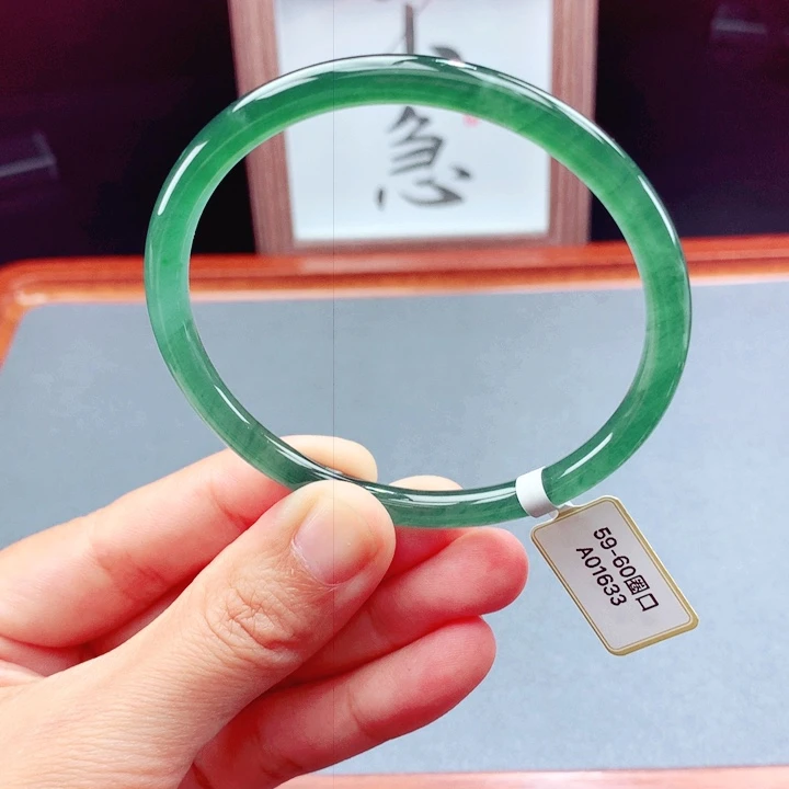 未镶嵌手镯翡翠圆镯