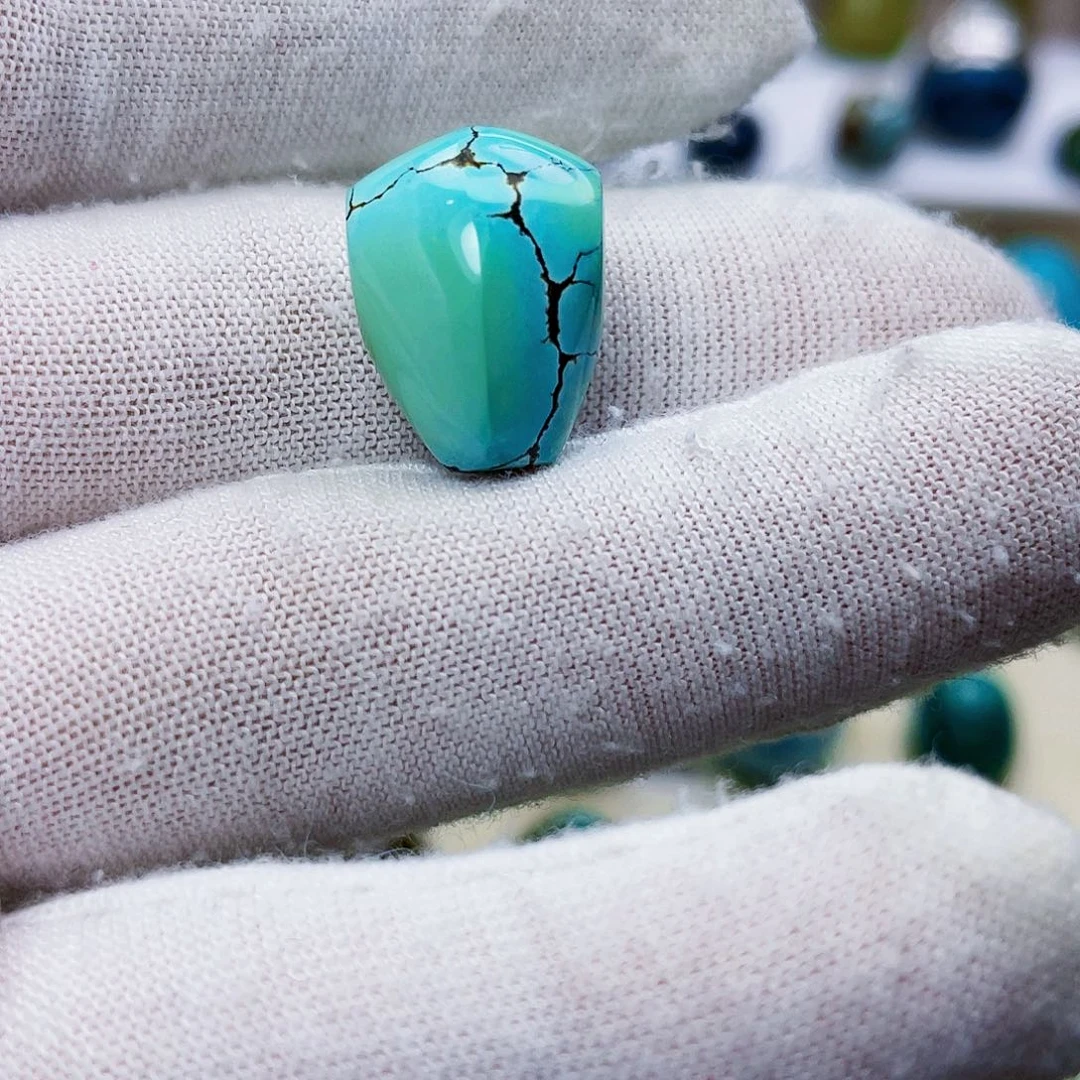 绿松石未镶嵌饰品