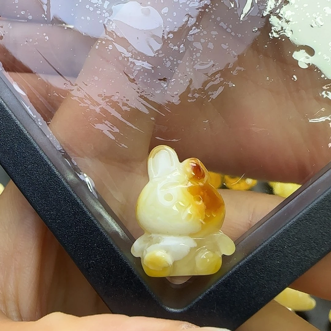 未镶嵌琥珀珠宝奇石