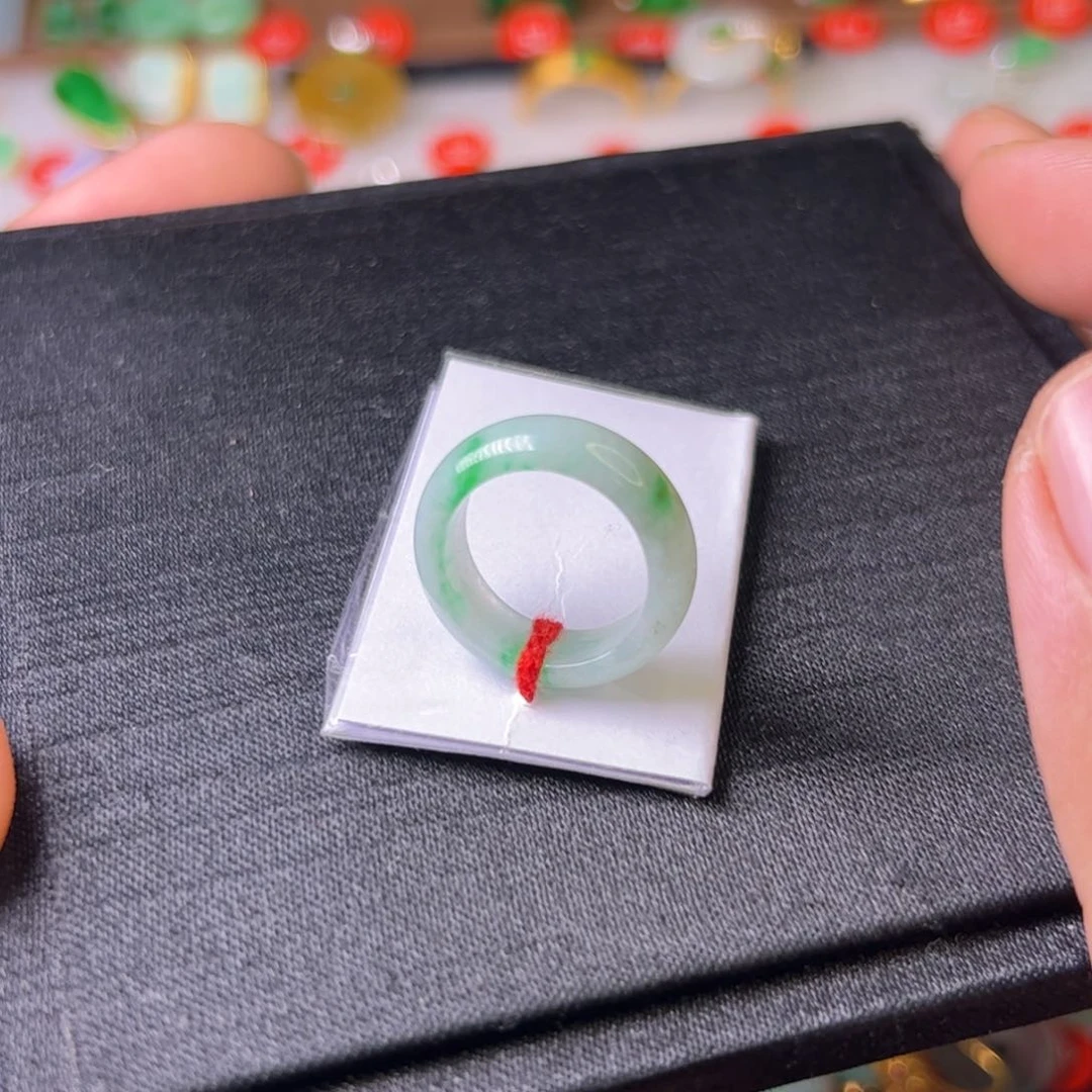 翡翠颈饰未镶嵌指环