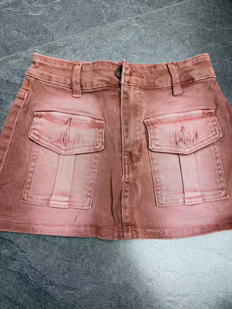 C16-4砖红色“水洗”牛仔短裙