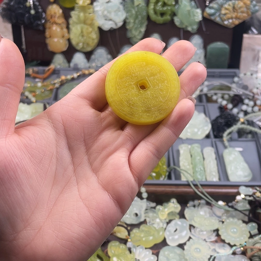 岫玉未镶嵌吊坠(赠链)