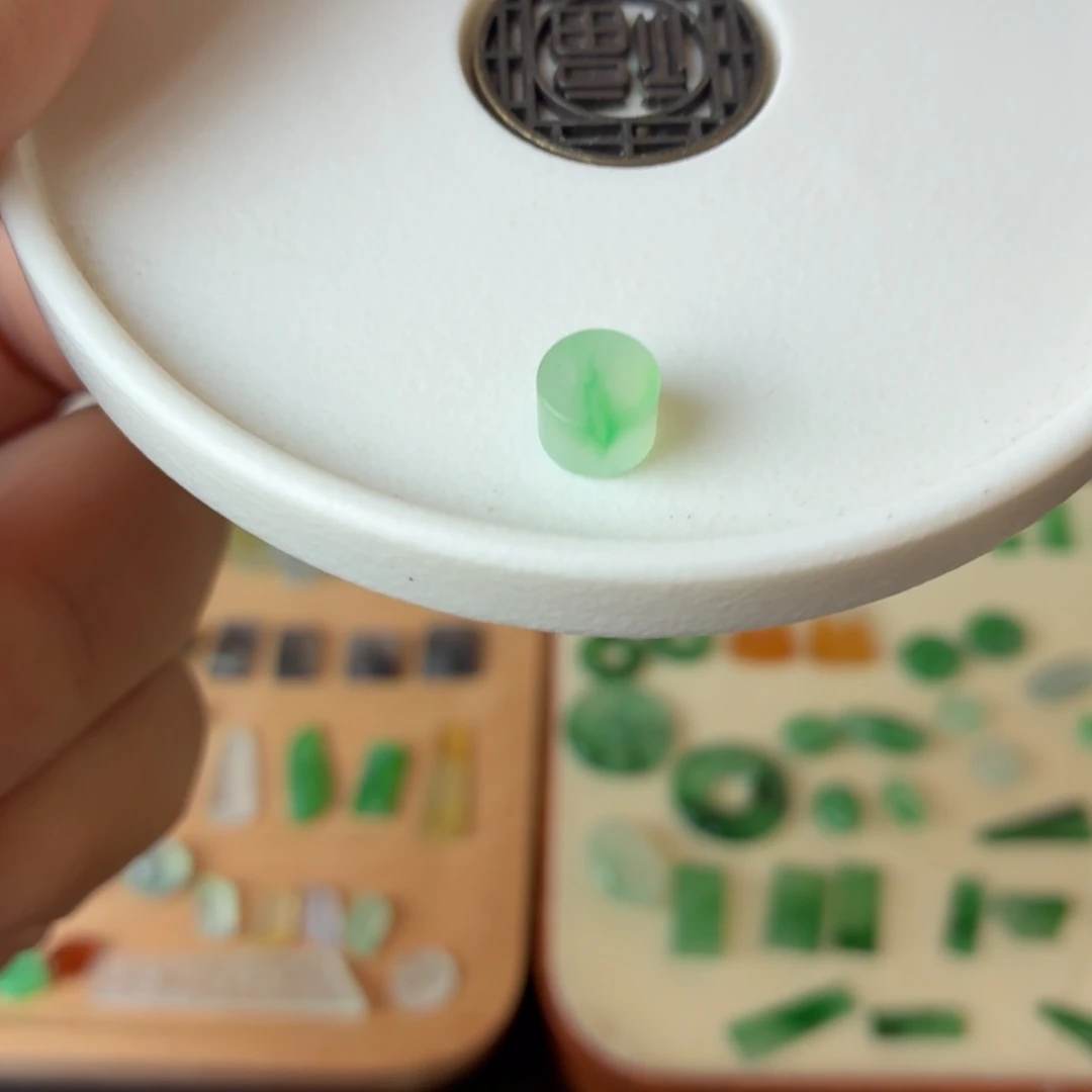 翡翠散珠冰飘金丝绿6.6/5.1