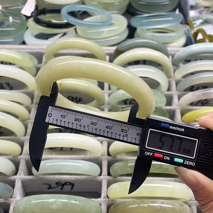 蛇纹石玉未镶嵌手镯299