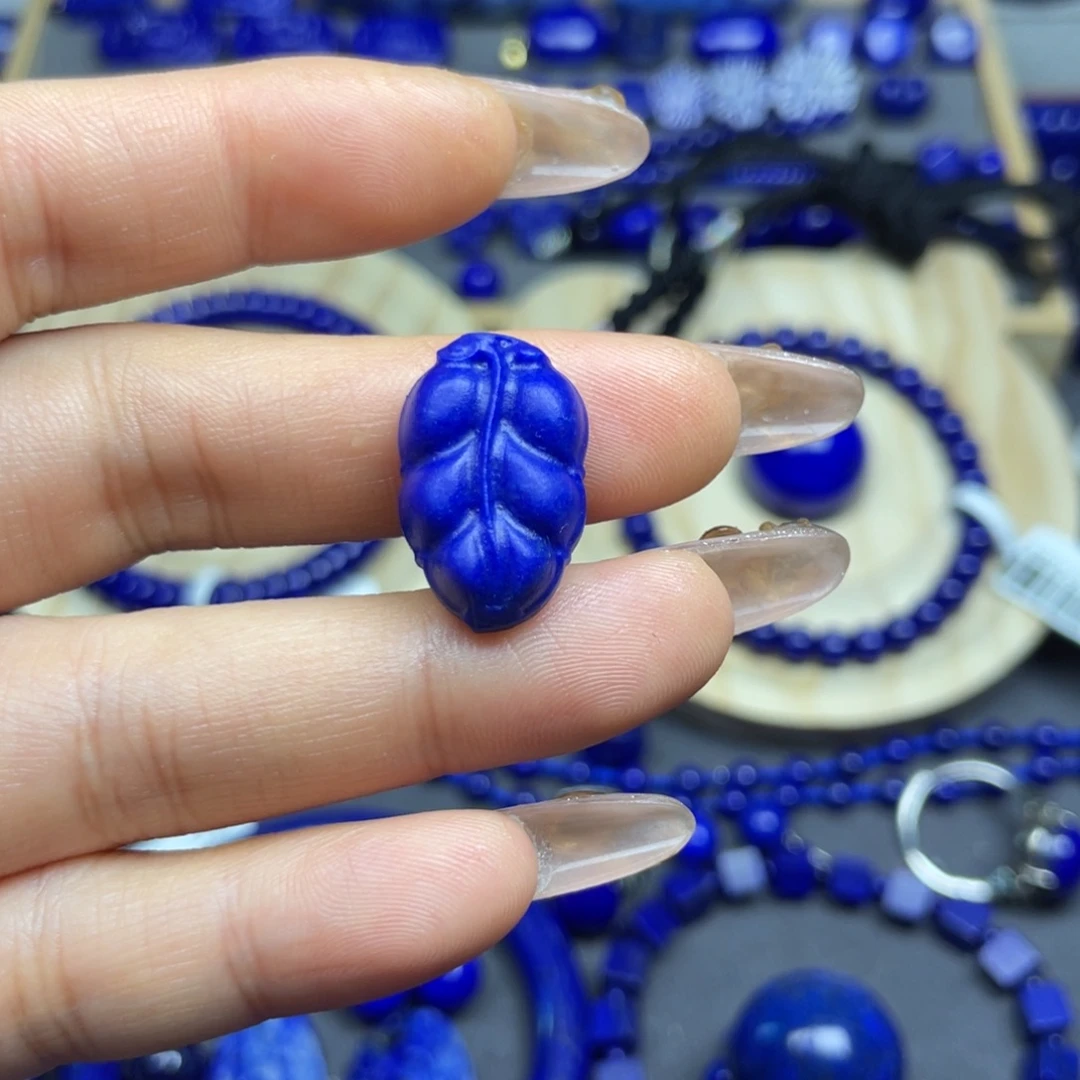 青金石未镶嵌雕刻叶子