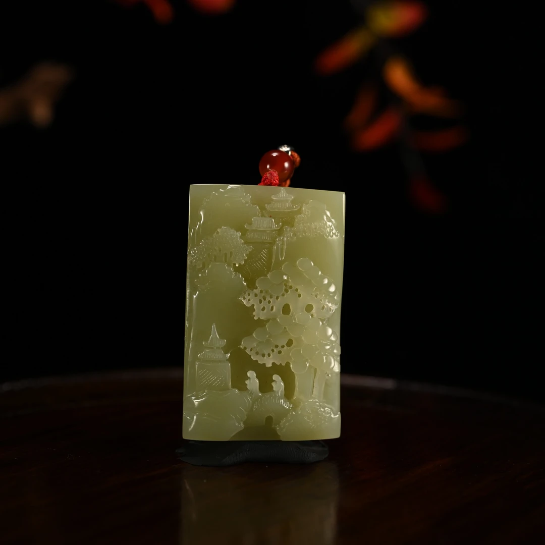 LOT8840 25YU109608和田玉黄玉山水牌佩/匡时