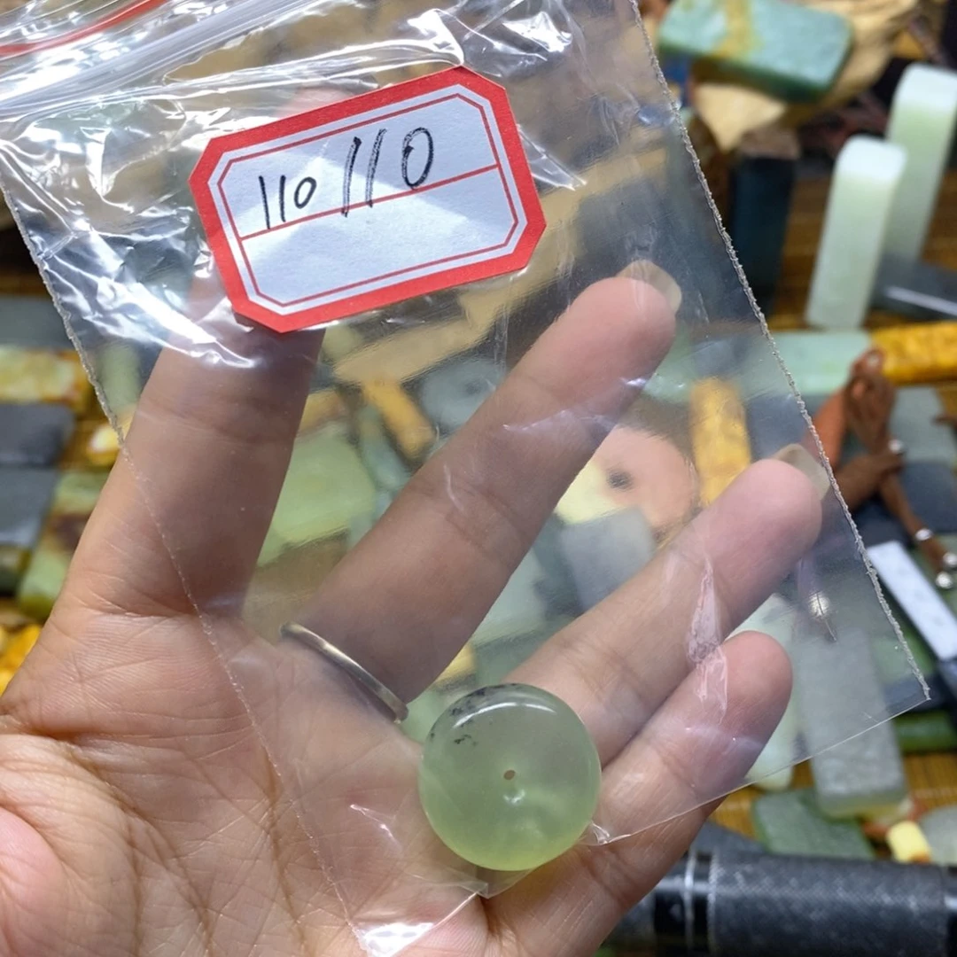 蛇纹石玉挂件未镶嵌丸****）